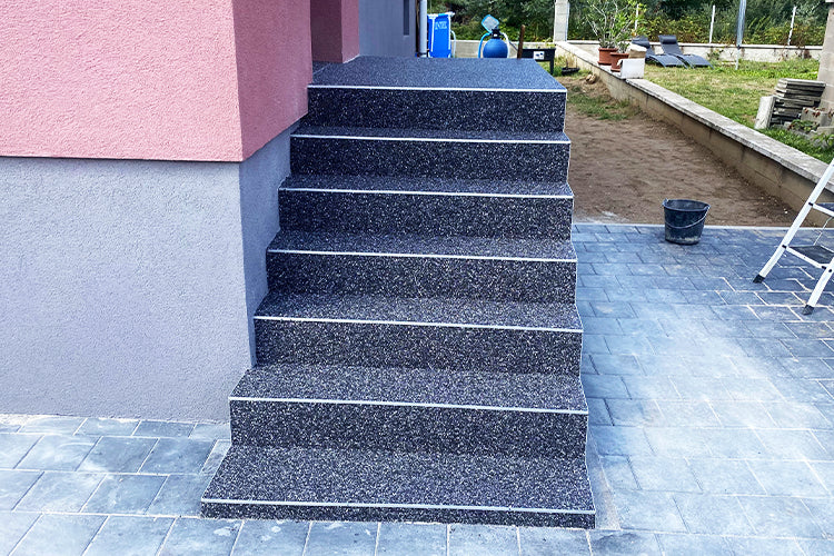 Kivivaiba paigaldamine trepile.